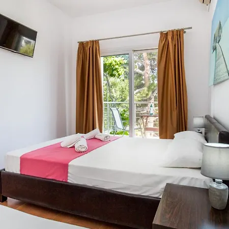 Androni Lejlighed Potos