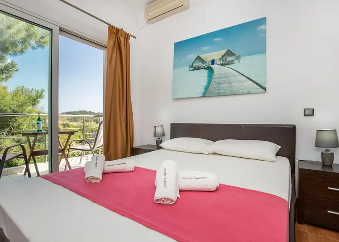 安德罗尼公寓 *